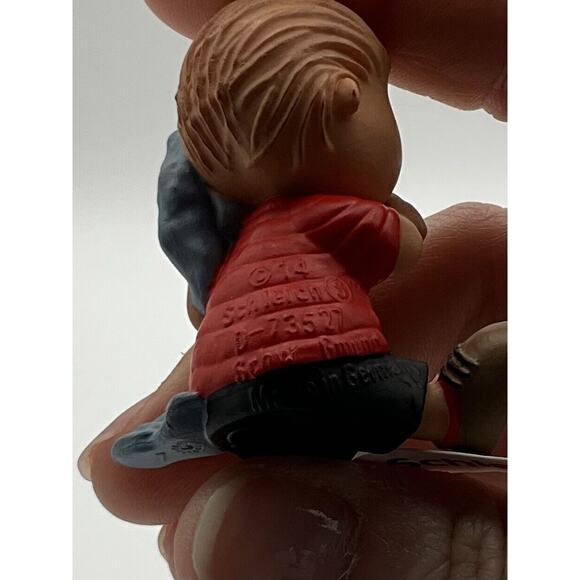 Linus Van Pelt Schleich Peanuts Miniature PVC Figure D-73508 / 73527 - Picture 6 of 7